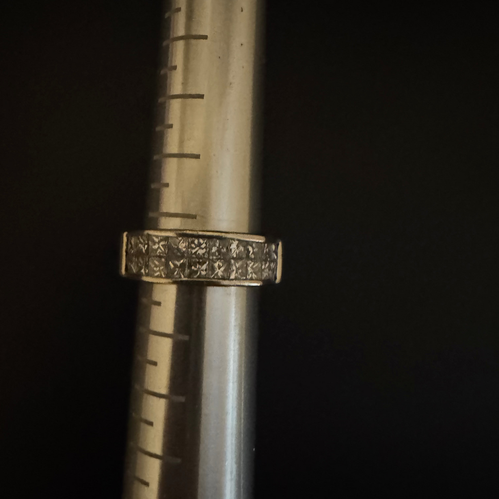18k Natural Diamond Invisible Set Ring