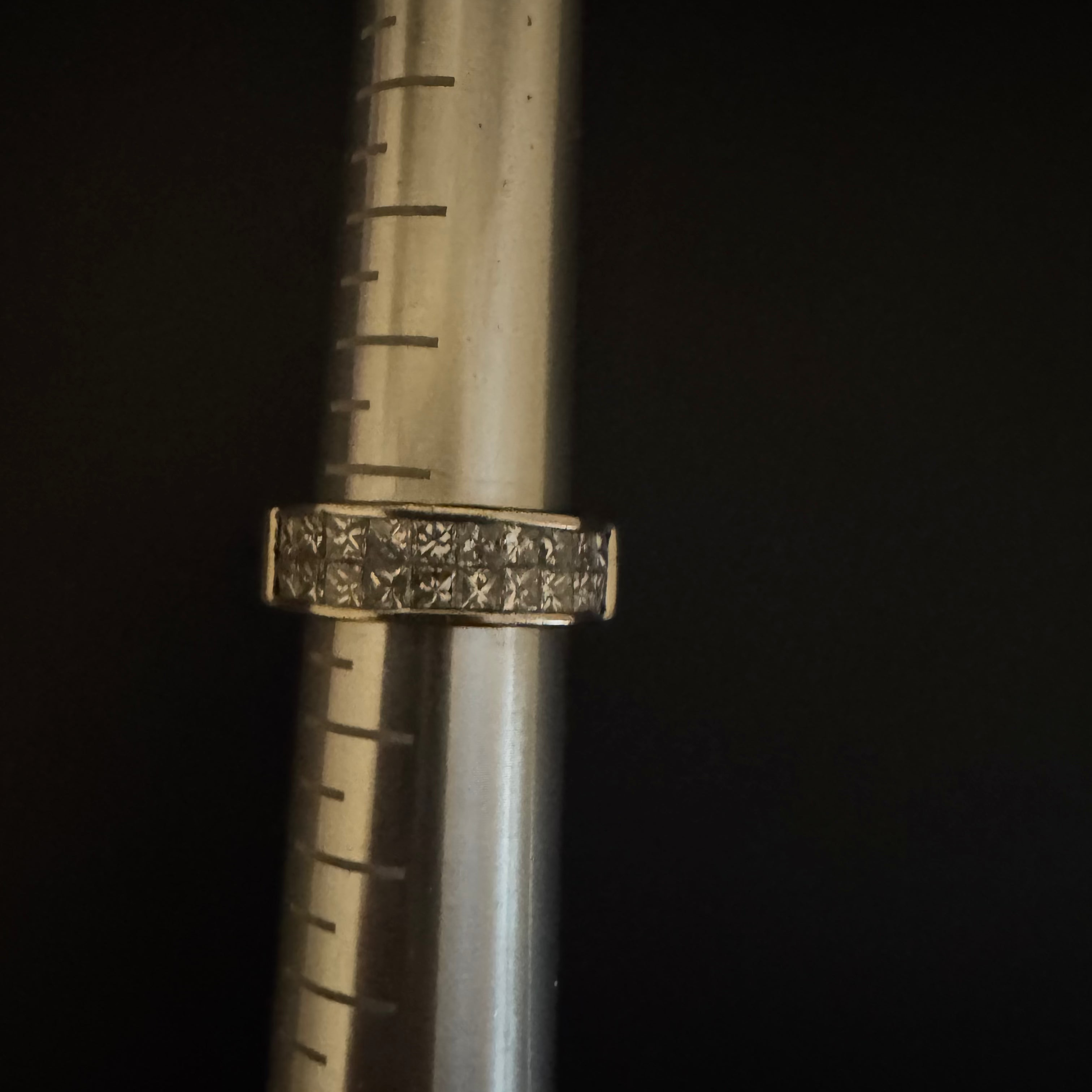 18k Natural Diamond Invisible Set Ring